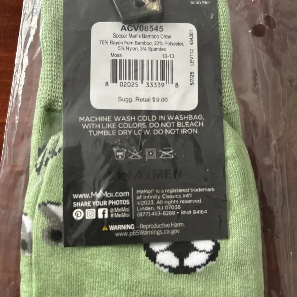 NWT! MeMoi Men’s Soccer Bamboo Crew Socks Size 10-13 Green White W/Soccer Theme